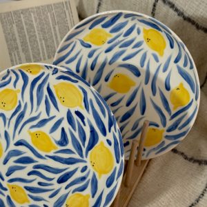 The blue lemon plates